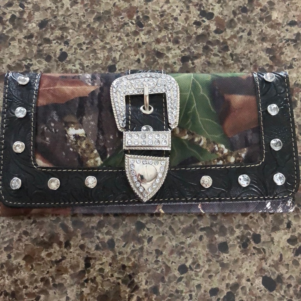 Women’s Mossy Oak Camouflage Wallet